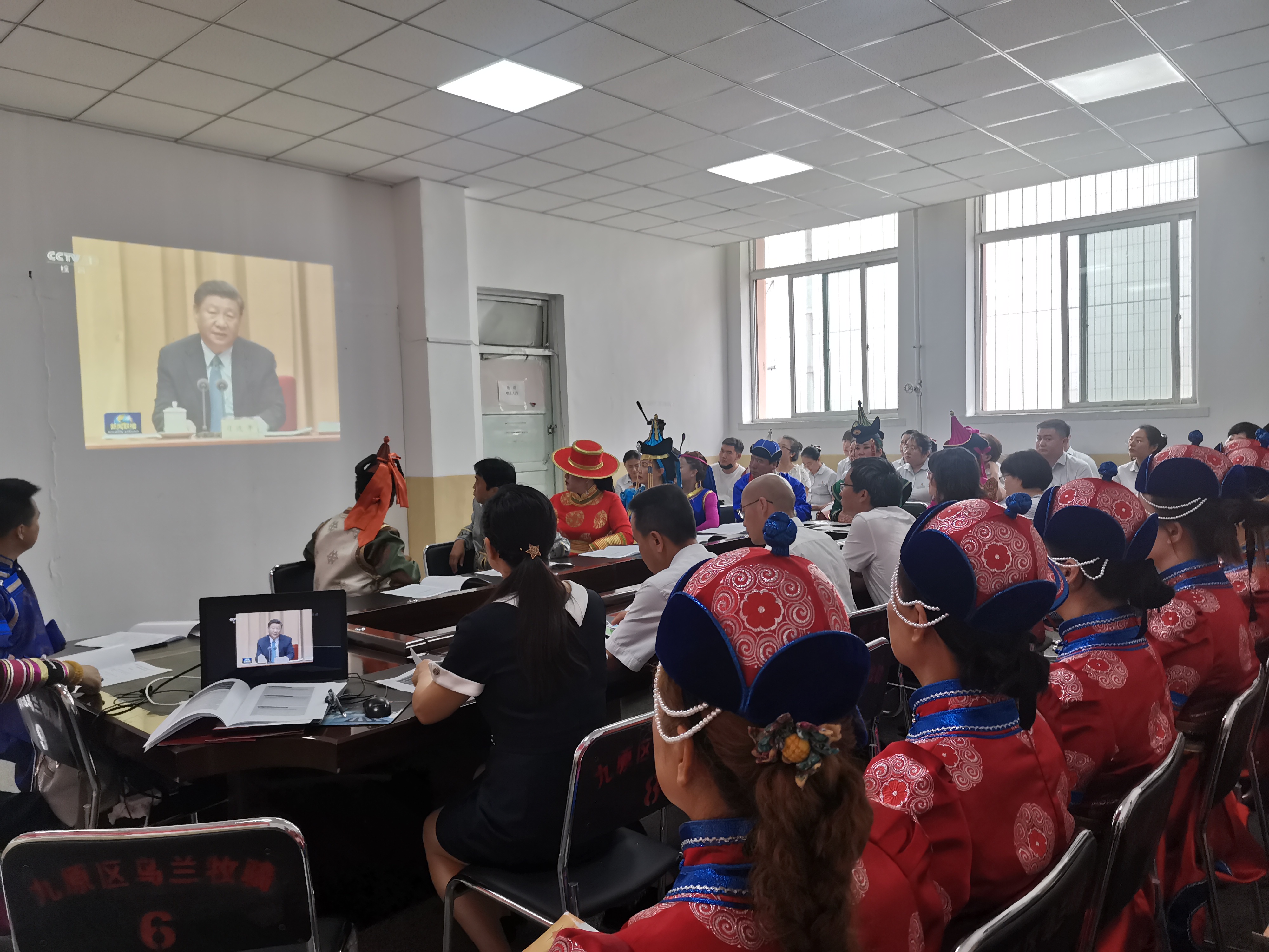 1593677577380916.jpg 座谈会2.jpg