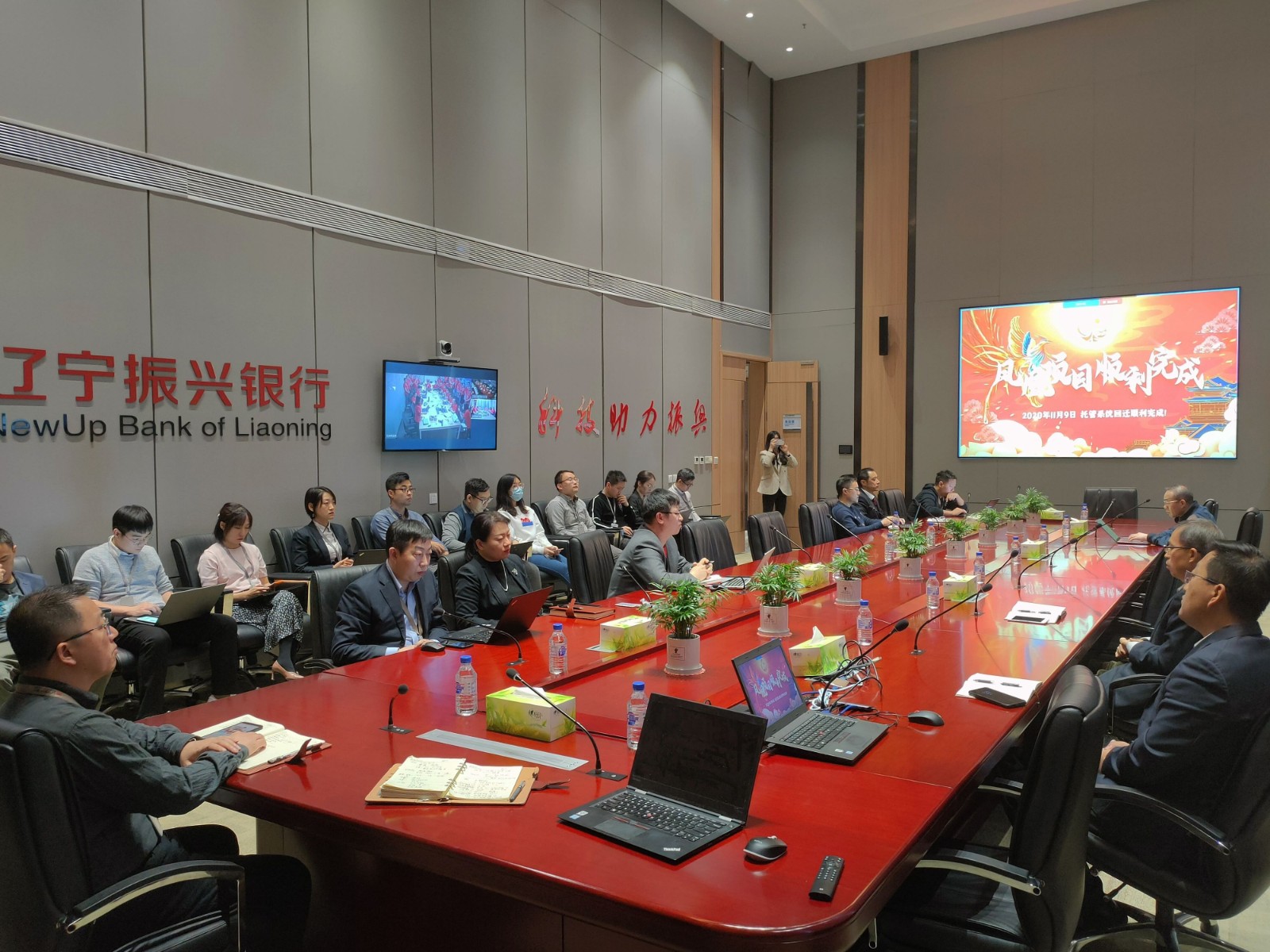 凤凰项目庆祝2.jpg 凤凰项目庆祝2.jpg