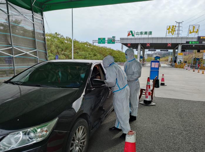 点击看大图 齐商银行的最美“守城人”