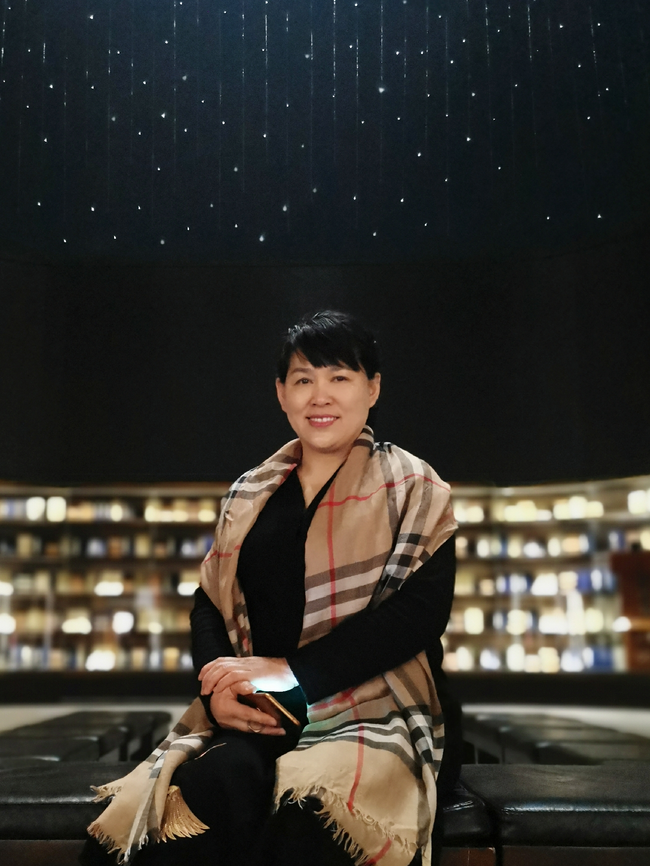 1679872919184911.jpg 朱梅照片-竖版.jpg