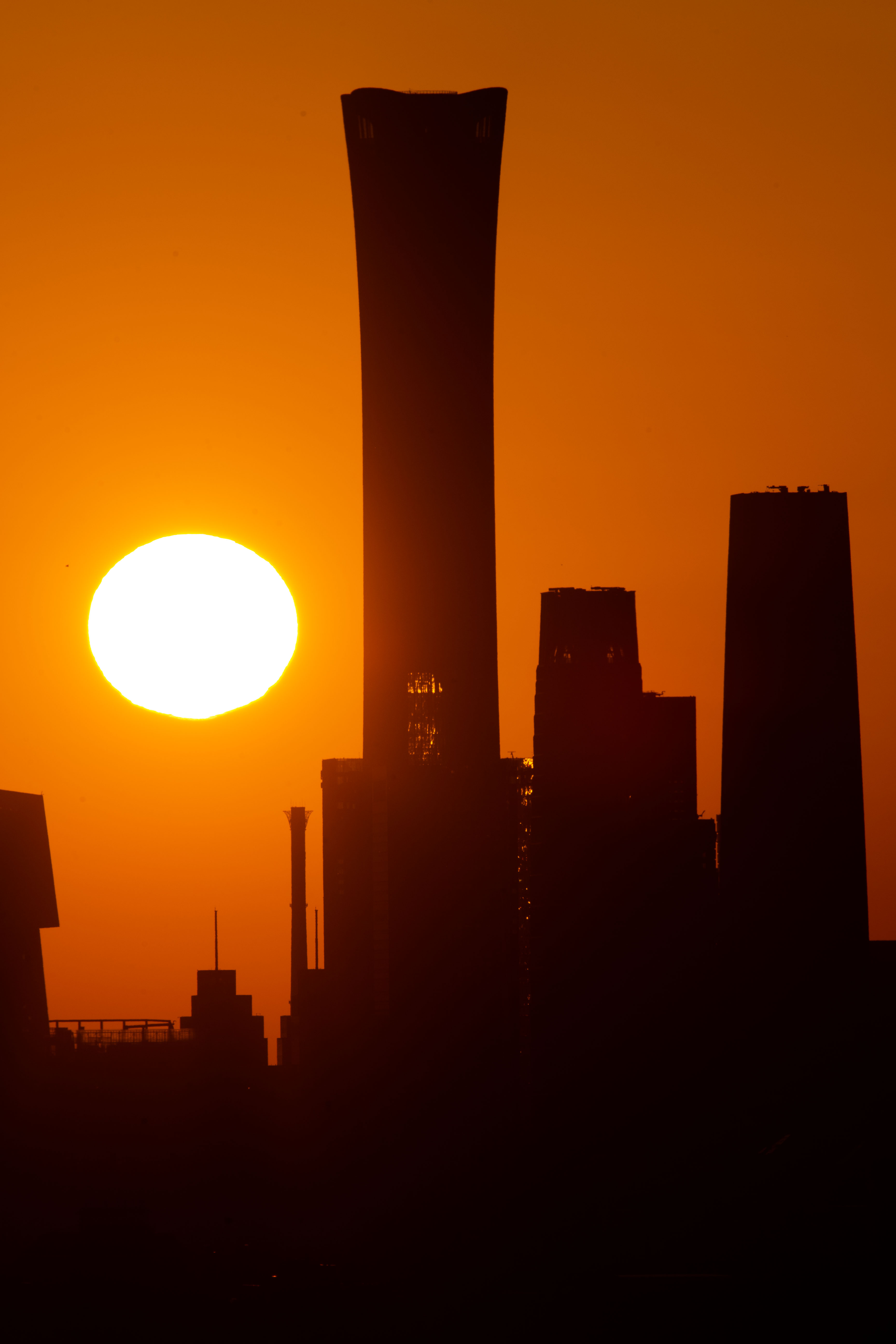 1727141826919195.jpg 1-2-2024年3月8日办公室拍摄中国尊日出-4-1.jpg