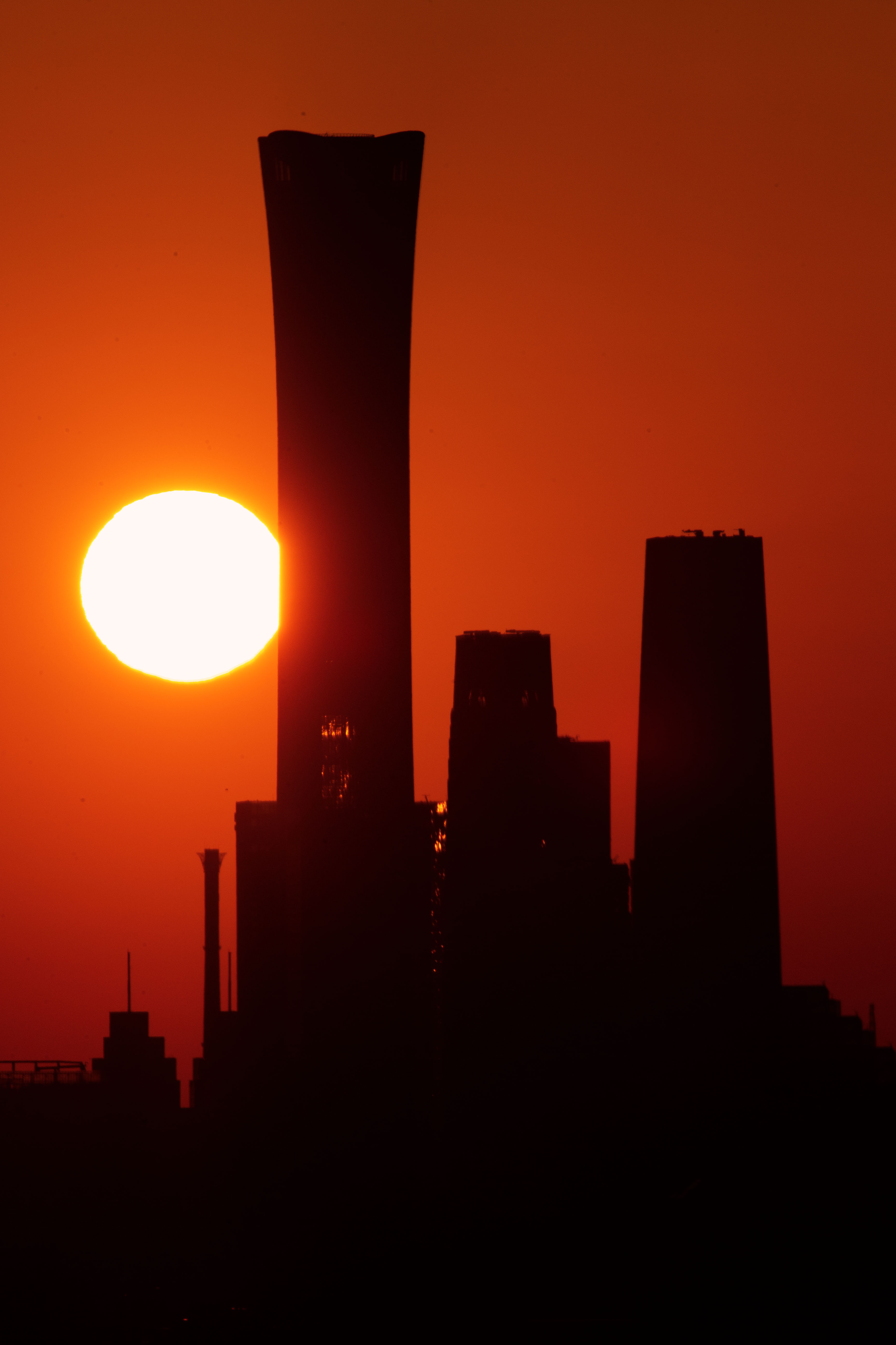 1727141849799120.jpg 1-4-2024年3月8日办公室拍摄中国尊日出-5-1.jpg