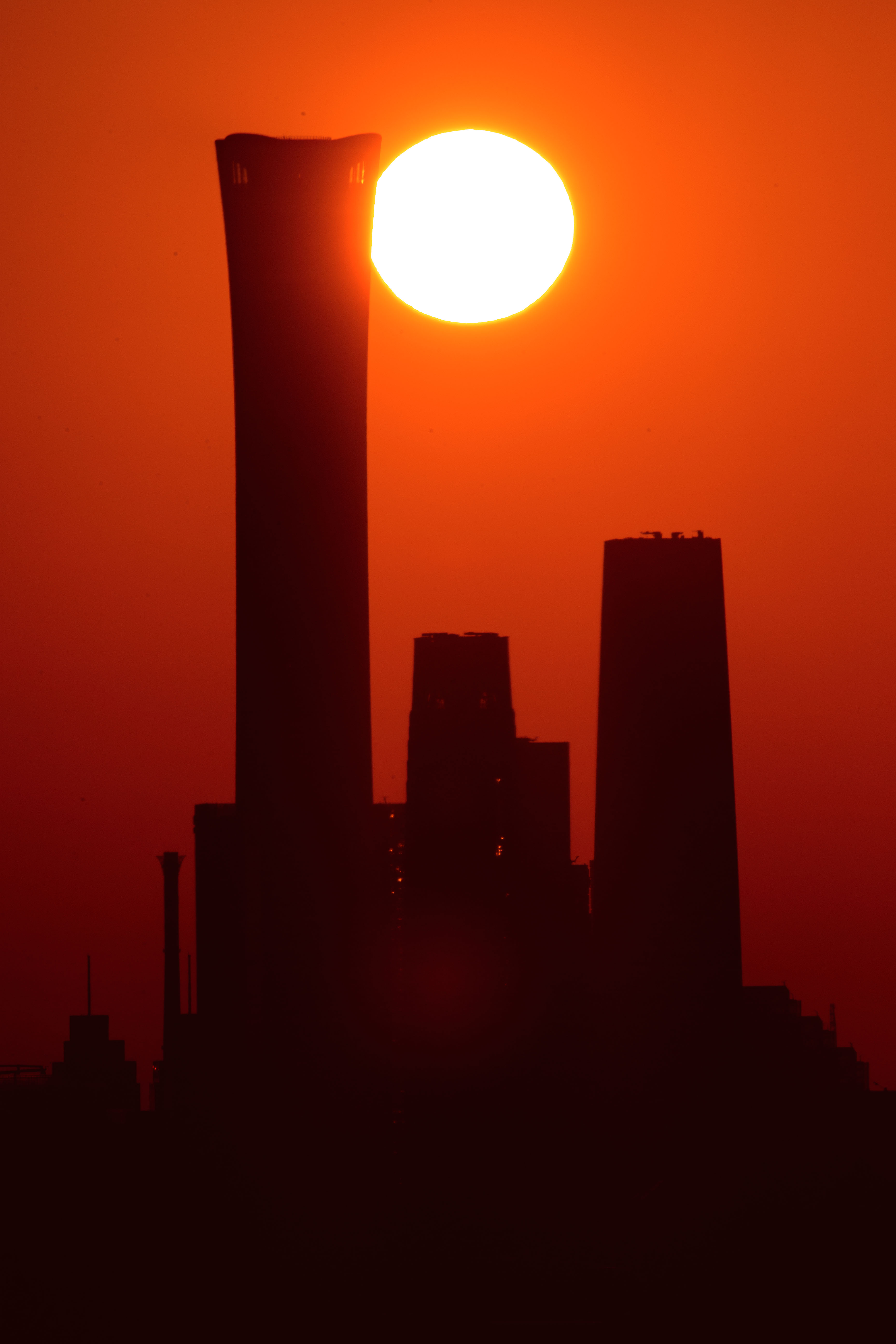 1727142027817515.jpg 1-12-2024年3月8日办公室拍摄中国尊日出-7-1.jpg