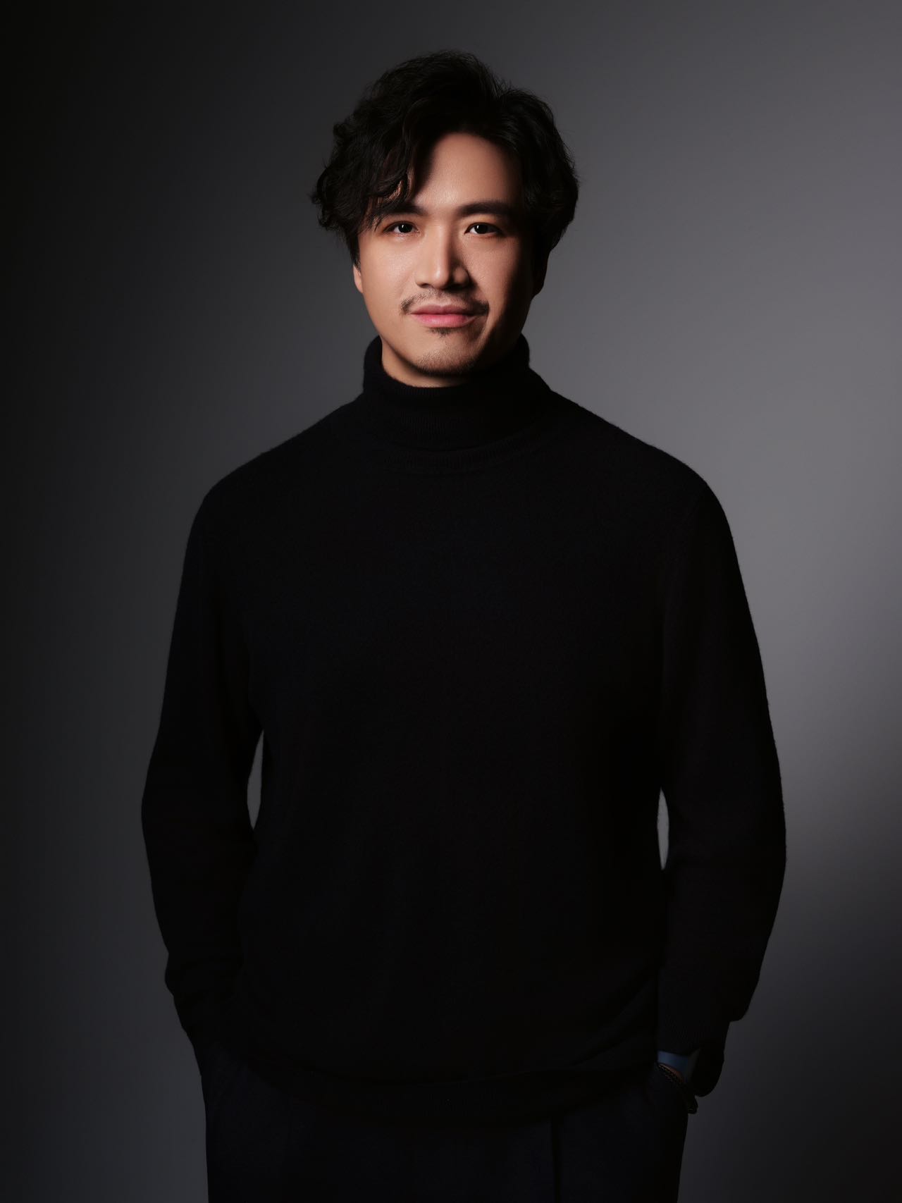 1744802631905042.jpg 导演周正中.jpg